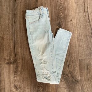 AMERICAN EAGLE distressed jean